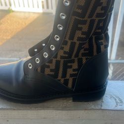 FENDI ROCKOKA WOMENS LEATHER BOOTS SIZE 39- 9US