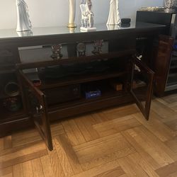 Entertainment stand W/wooden Finish And Custom  Cut Glass