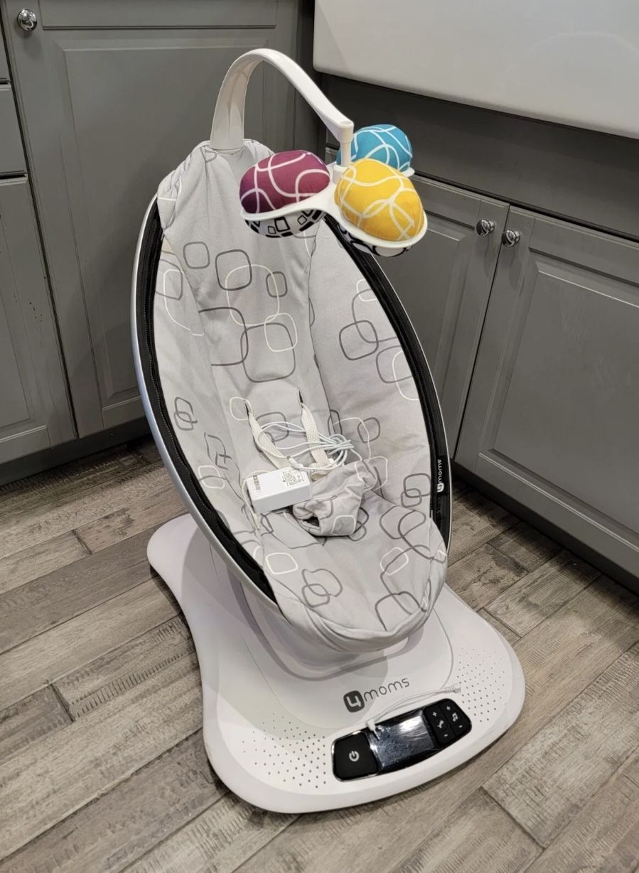 *******BRAND NEW CONDITION 4MOMS MAMAROO SWING*******