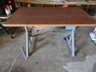 Computer desk