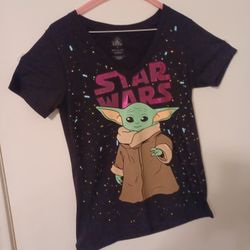 Baby Yoda T-shirt. Disney