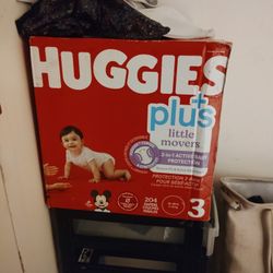 HUGE Box Of Huggies Size 3, 204 Count.