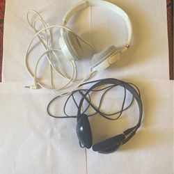 excellent condition SONY headphones works perfectly amazing sound quality with great bass 