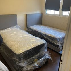 Twin Beds / Mattress Set