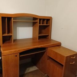 L-Shaped Solid Wood Desk with Hutch & Expandable Pull-Out Side