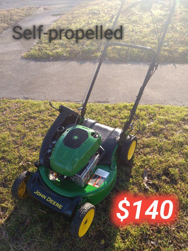 JOHN DEER 6.75 HP Self-propelled Mulching Lawn Mower