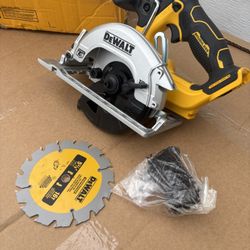 DEWALT 12-volt Brushless 5 3/8”  Circular saw