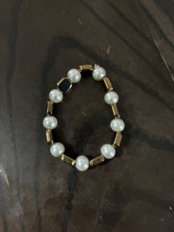 Bracelet assortment, there is 12 here. I’m asking for $8 Each.