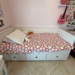 Ikea Hemnes Daybed!