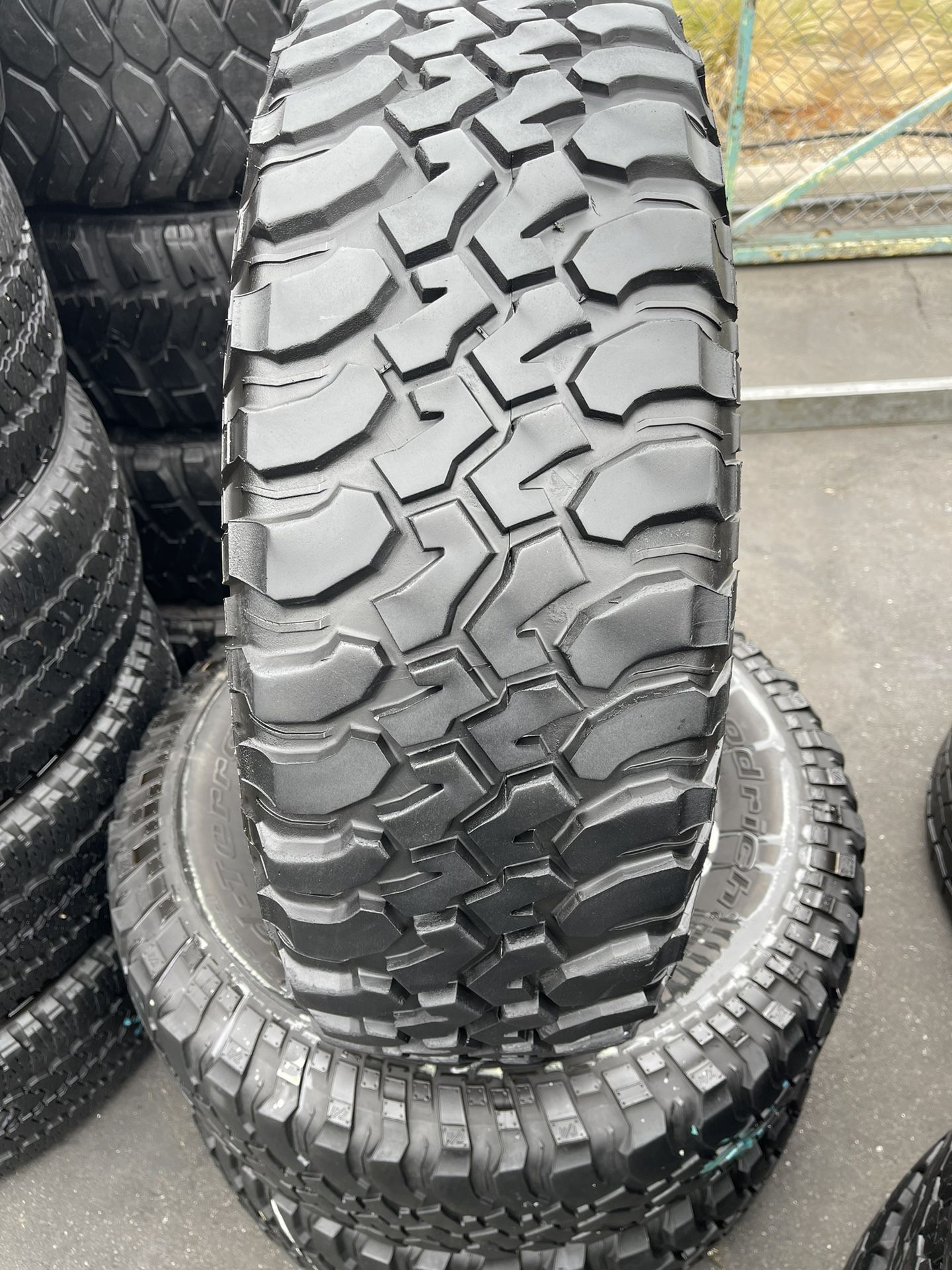 255/75/17 Bfgoodrich Mud Terrain Tires 