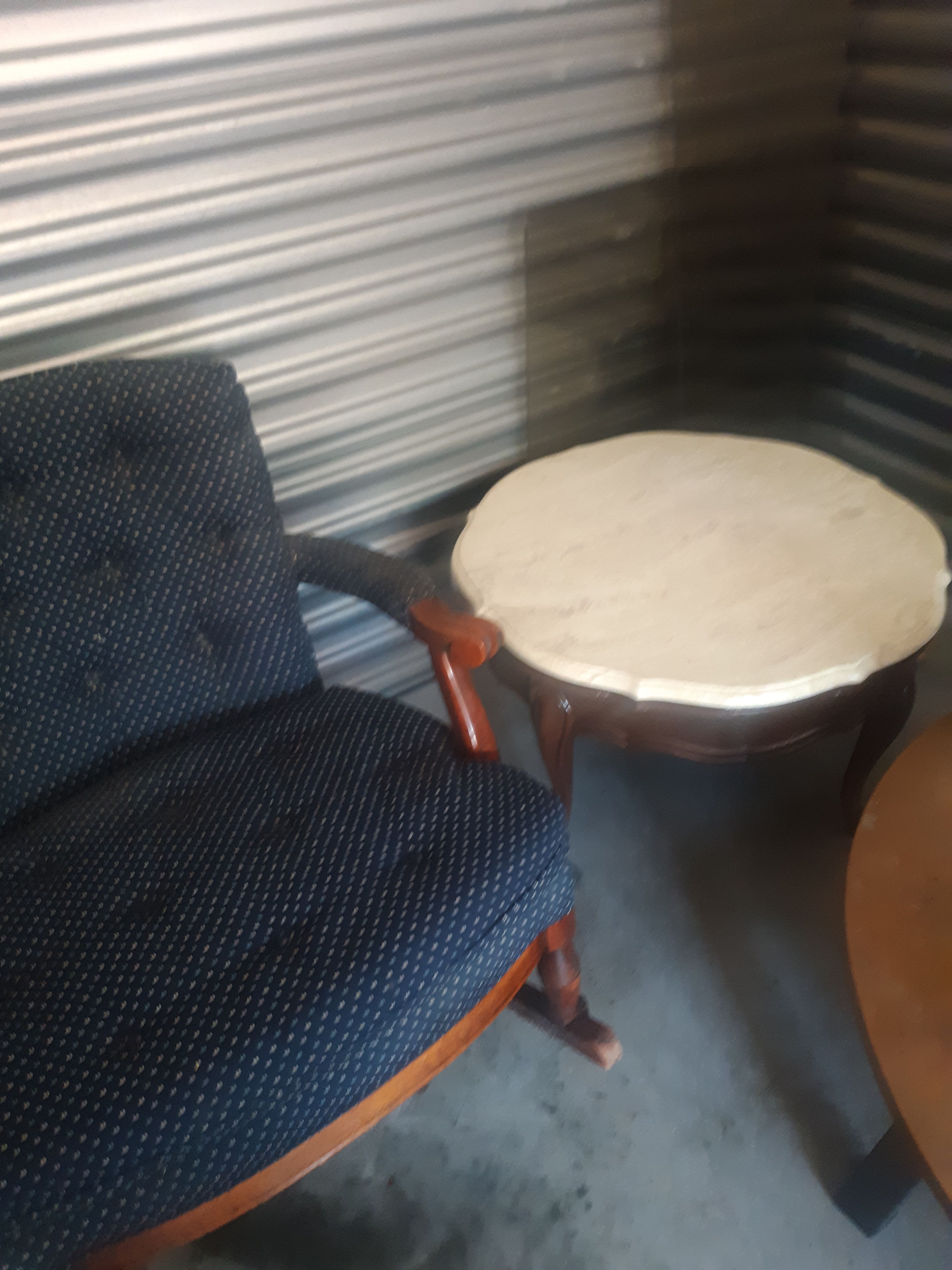 VINTAGE ANTIQUE MID CENTURY FRENCH STYLE WOOD PADDED FABRIC TUFTED ACCENT ROCKER ROCKING CHAIR