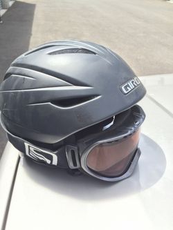 Giro G10 Ski/Snowboard Helmet with Smith Goggles