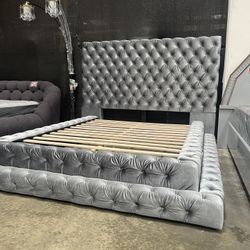 Step-Up Platform Bed - Contemporary Style - Elegant Button Tufted Velvet
