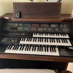 Free  Yamaha Electone FS-500 organ With Bench 