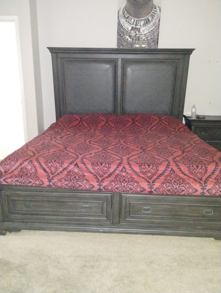 King Size Bed With Nightstand
