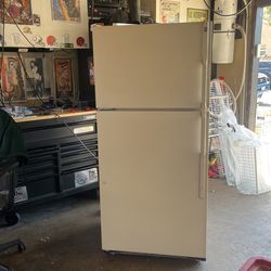 Refrigerator 