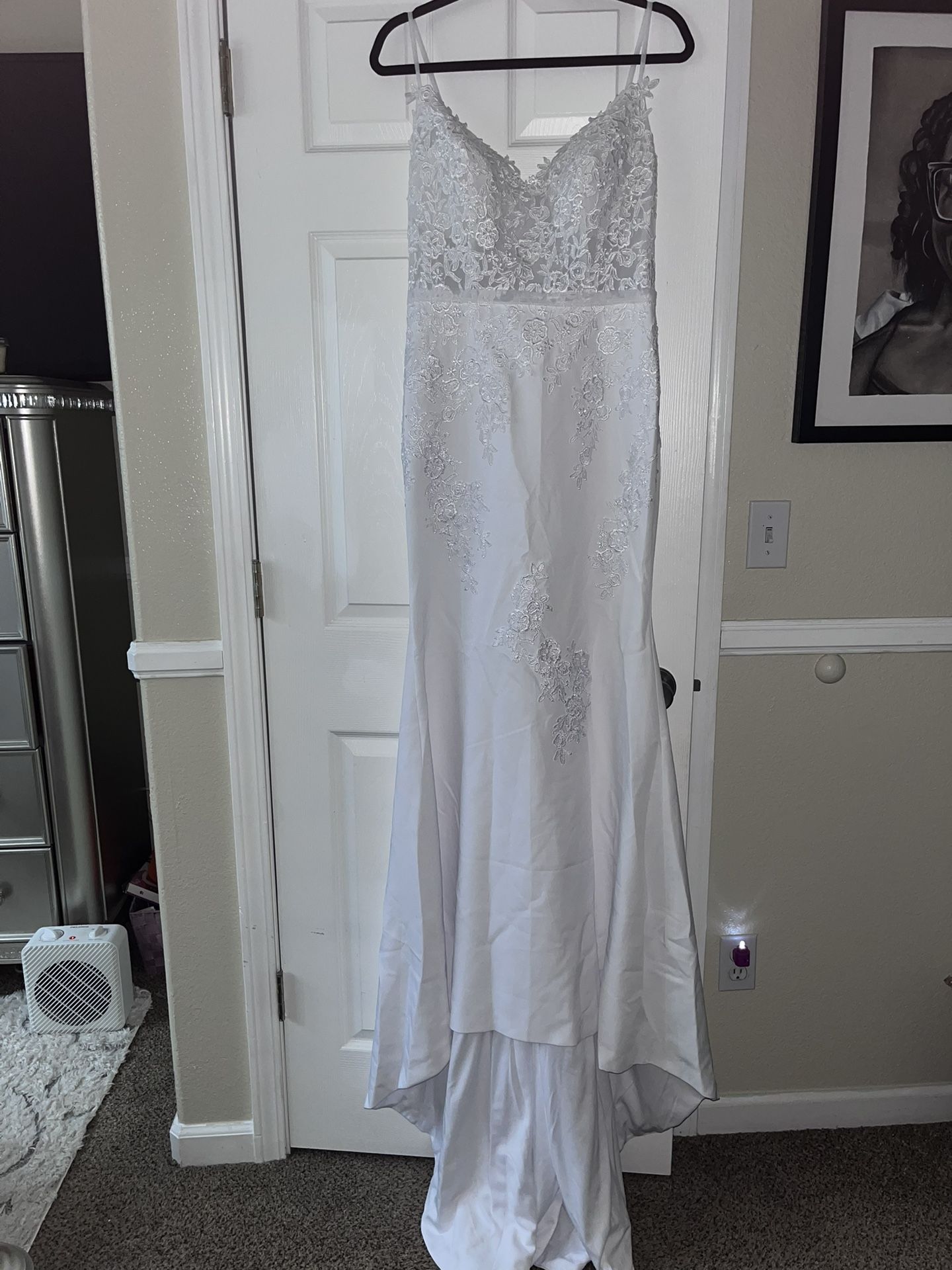 Elegant Lace Spaghetti Strap Wedding/Evening Dress