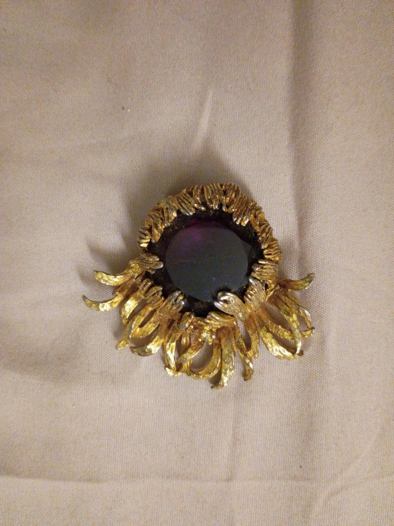 DE MARIO BROOCH 1950 Gold Tone Sunflower Brooch with Large Amethyst Colored Stone
