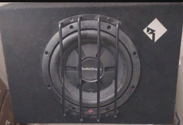 Rockford Fosgate R2S-1X10
Sealed truck-style enclosure with one 10" Prime subwoofer