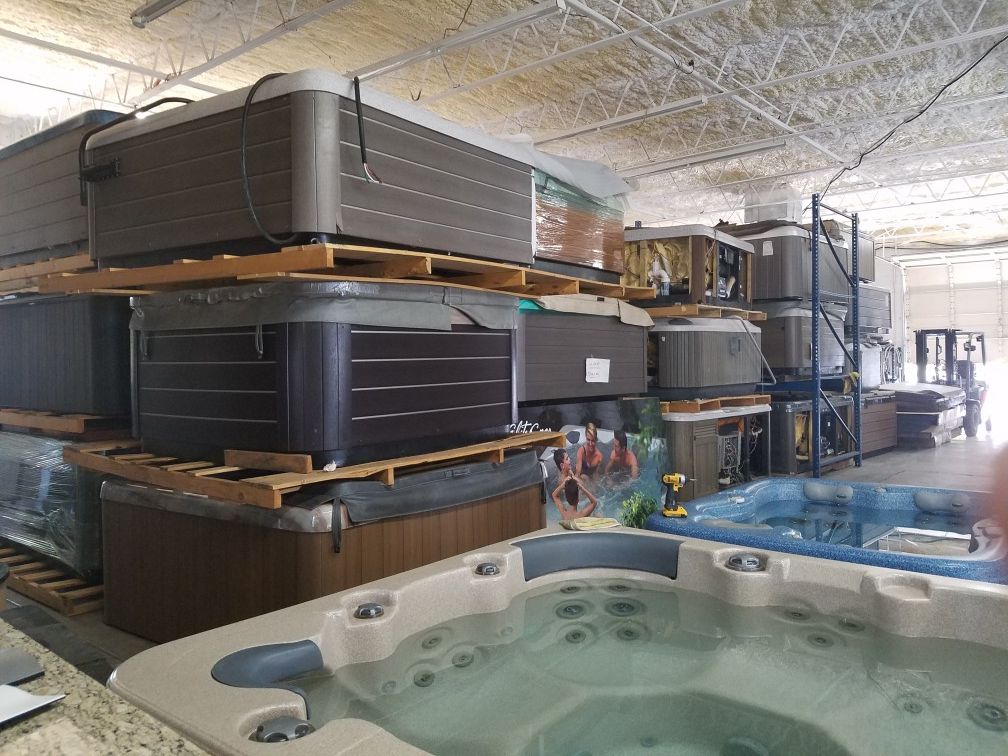 CLEARANCE SALE! OVER 100 NEW AND PRE-OWNED HOT TUBS OiN SITE