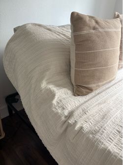 Queen Adjustable Bed Frame – Excellent Condition