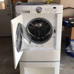 Frigidaire Front Loading Washing Machine