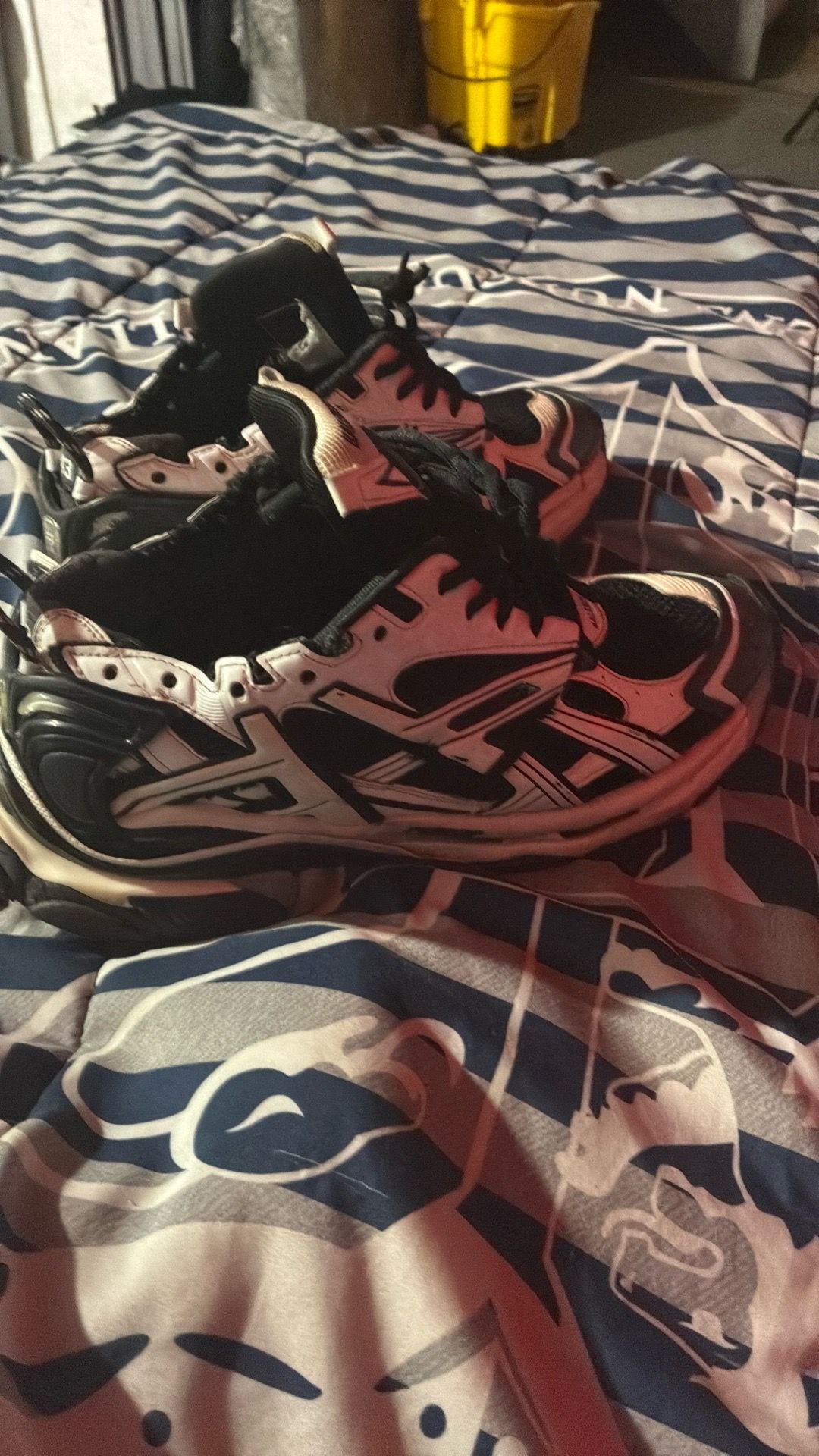 Black and white Balenciaga runners size 43 Black and white Balenciaga runners size 43