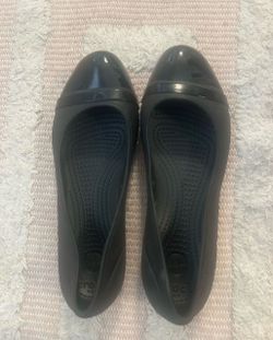 Woman’s Crocs Flat Shoes