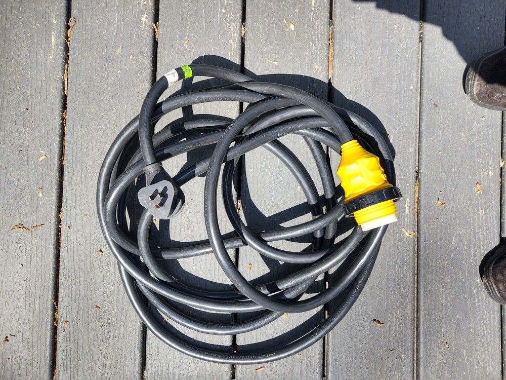 RV Power Extension Cord With Twist Lock Connector.
RV30-25MA 25FT 30AMP