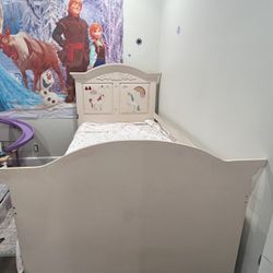 Twin XL Bed with Matress
