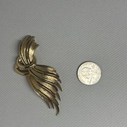 Vintage Trefari Designer Costume Jewelry Polished Goldtone Pin Brooch 