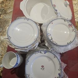 Oneida Fine Porcelain China Dishes Set Blue Lattice Design 