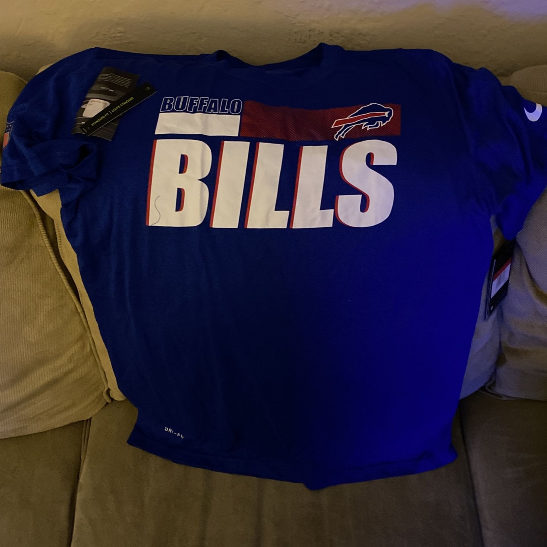 Buffalo bills XL T-shirt Tags Still On 