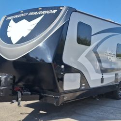 2015 Weekend Warrior 28FB Toyhauler 