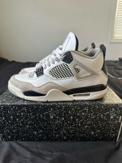Jordan 4 ‘Military Black’ Size 9