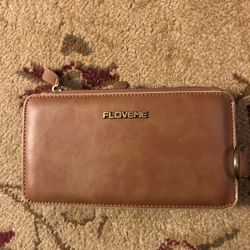 FloveMe cell Phone case for Samsung.  Accidentally Ordered Wrong Size And Is Too Large For Iphone