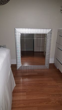 Moderno y hermoso 28 x 34 pulgadas..Como nuevo