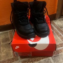 Kids Nike Manoa boots