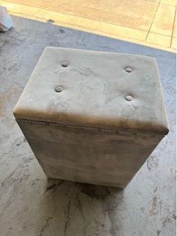 Laundry hamper
