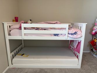 Twin bunk bed with 2 mattresses
