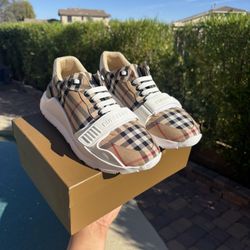 Burberry Shoes 11,12