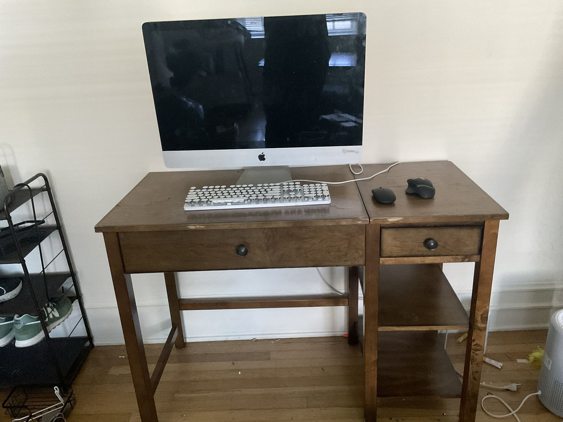 Standing Desk & iMac