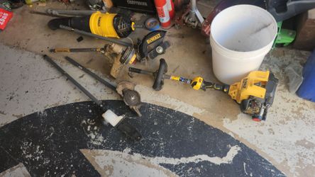 DaWalt Yard Maintenance combo kit