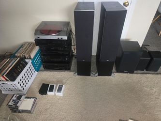 Home Stereo System with Speakers and Turntable