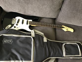 Electric Guitar w/ carrying case