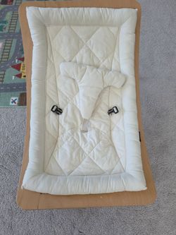 LEVO Baby Rocker in natural wood