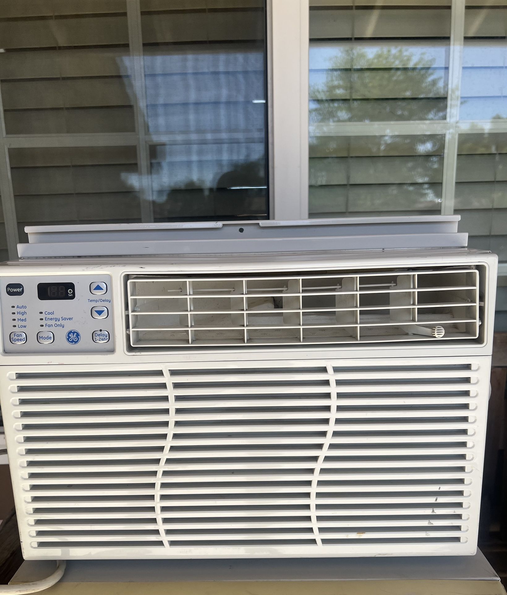 Window Air Conditioner AC- aire acondicionado