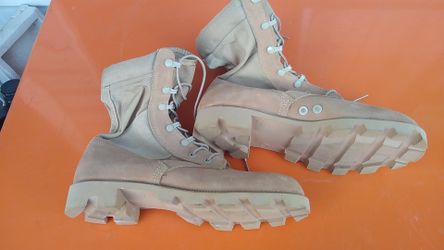 Brand new army boots zise 9 small