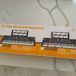 Electric Keyboard ; 61 Keys
