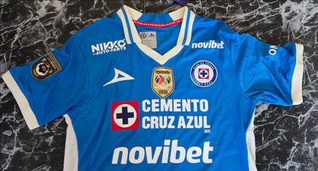 CRUZ AZUL DE CASA CON TODOS PARCHES